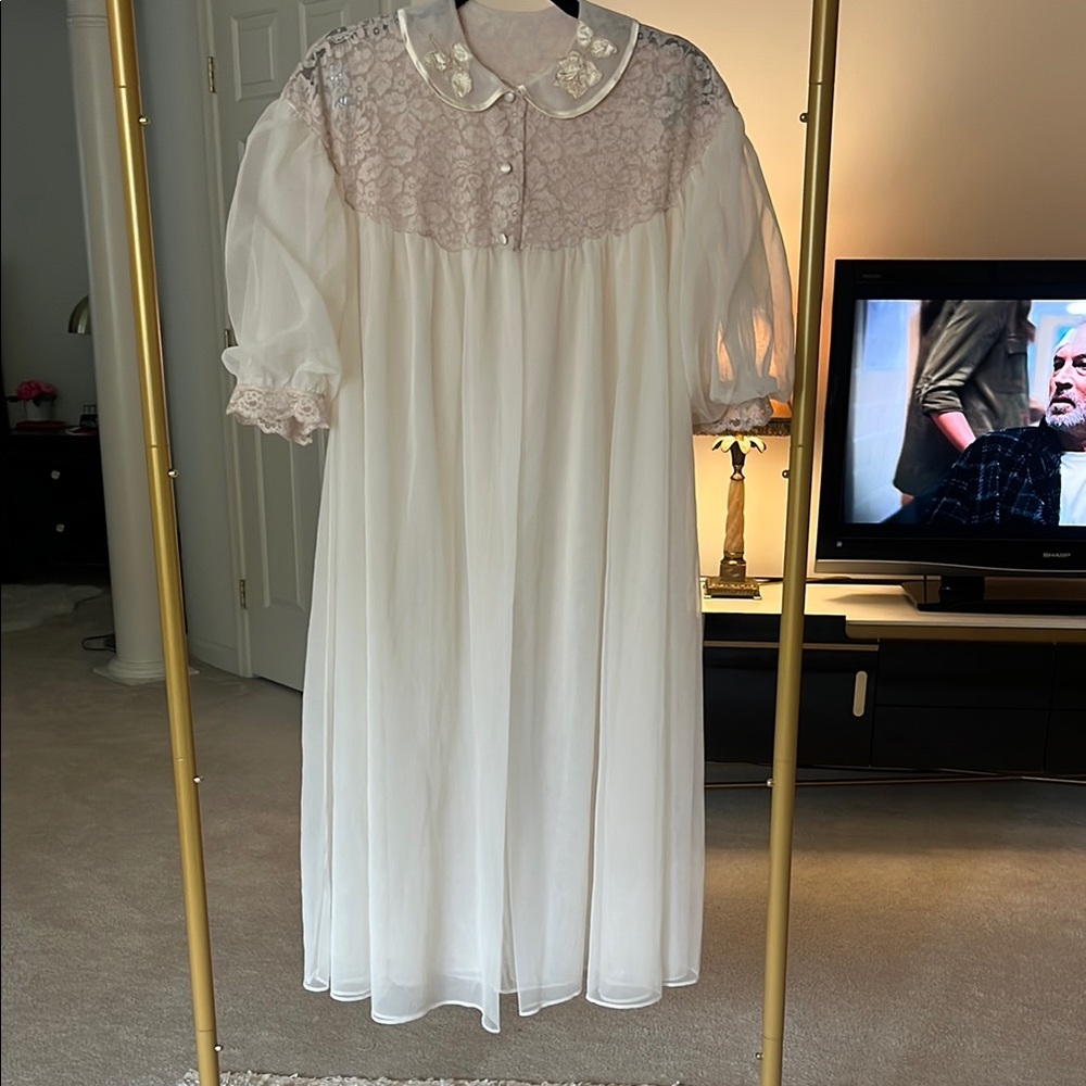 Seamprufe double chiffon peignoir robe size small